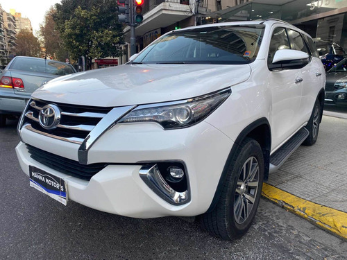 Imagen 1 de 16 de Toyota Sw4 2019 2.8 Srx 177cv 4x4 7as At