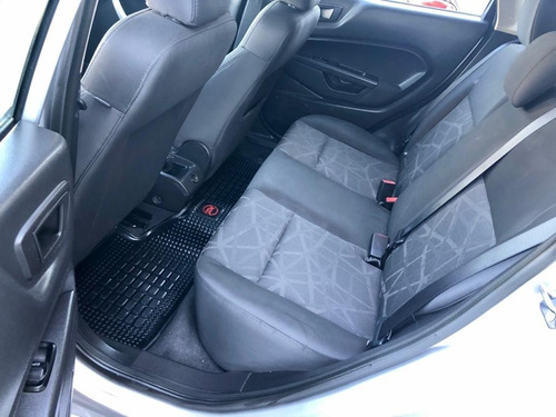 Ford Fiesta Kinetic Titanium 1.6 2011 Única Mano Gonzaarram