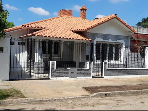 Casa En Venta En Bella Vista!!