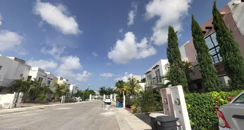 Cancun Hermosa Casa En Porto Pisa, Excelente A 25 Min De Las Hermosas Playas De Cancún, Plazas Comerciales, Escuelas, Centros Turísticos Y De Trabajo. Condominio Privado Acceso Controlado