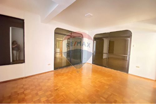 Casa En Jardines Del Sur Con Local Comercial