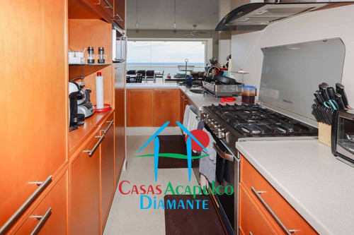 Imagen 10 de 14 de Cad Ocean Front 602. Terraza Con Vista Frontal Al Mar