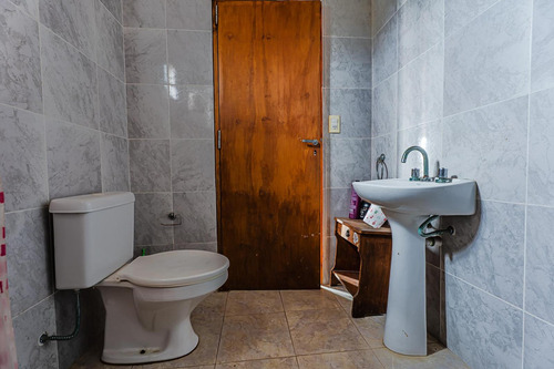 Casa En Venta - 4 Dormitorios 2 Baños - Cochera - 464mts2 - Mar Del Plata