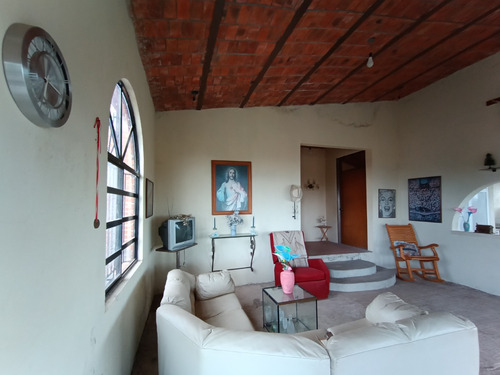 En Venta Terreno De 10,320.51 M2 Con Casa E Instalaciones Al Pie Del Cerro Del Picacho