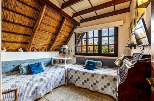 Oportunidad De Venta Casa A Una Cuadra Del Mar- Ref: 836