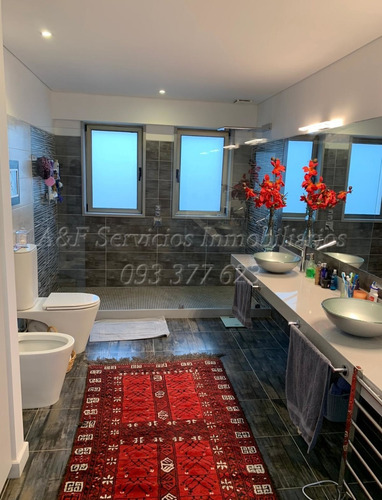 Barrio Carmel - Venta De Casa 5 Dormitorios