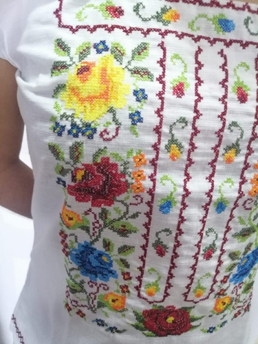 Imagen 3 de 7 de Blusa De Lino Pechera Hueso Mayakim