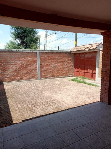 Venta Casa Con Terreno En Esquina Sta. Rosa Jauregui.