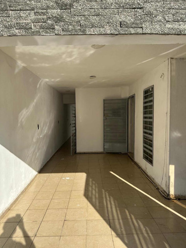 2 Recámaras Y Media, 2 Baños