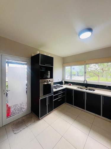 Alquiler Casa De 4 Ambientes En Barrio Cerrado Cantón Norte - Amoblada