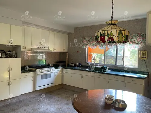 Venta Casa Jardín Con Bosque - V270