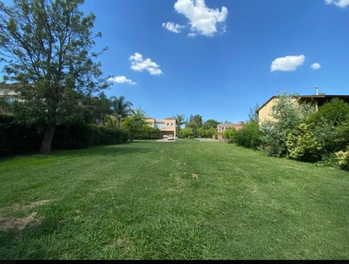 Terreno En Venta Barrio La Delfina, Pilar. 