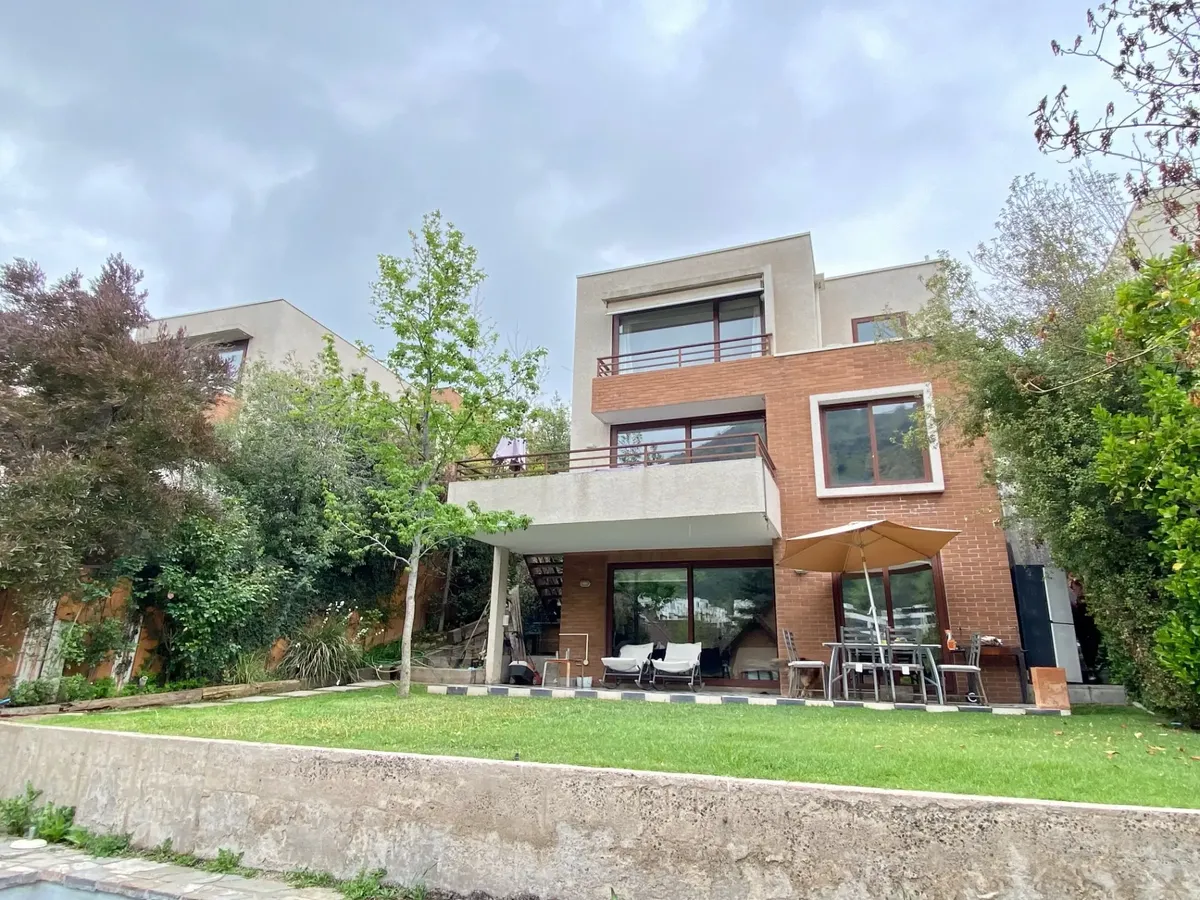 Imagen 1 de 16 de Se Vende Casa En Condominio, Loma La Cruz, Lo Barnechea.