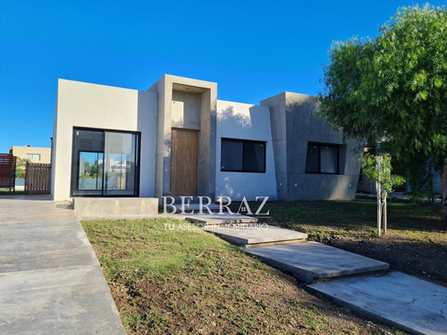 Casa Venta 5 Ambientes En Santa Elena Pilar Del Este Lote De 574 M2