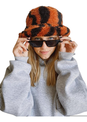 Imagen 2 de 9 de Piluso Gorro En Corderito
