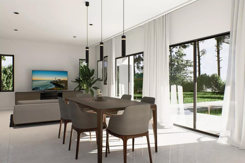 Casa En Venta - 5 Dormitorios 4 Baños - 1.360mts2 - La Plata