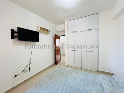 César Bullones Vende Espectacular Apartamento En Triángulo Del Este, Lara 25-21199