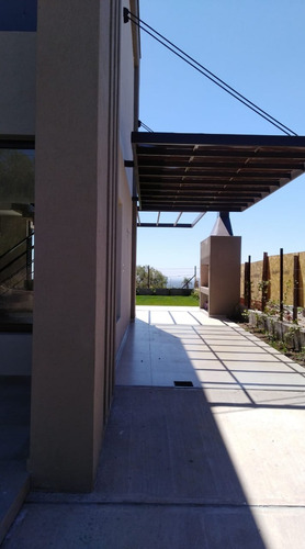 Casa 3 Dormitorios B° Dalvian ( Mendoza. Capital )