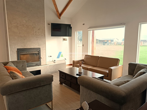 Casa En Venta De 4 Dorm. En Frutillar