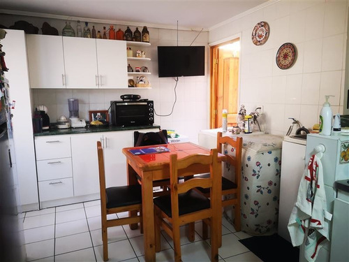 Casa En Venta De 4 Dorm. En Peñalolén