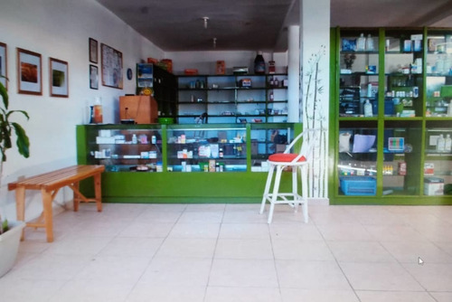 Imagen 3 de 9 de Local Comercial En Urb. Costa Azul, Sabanamar