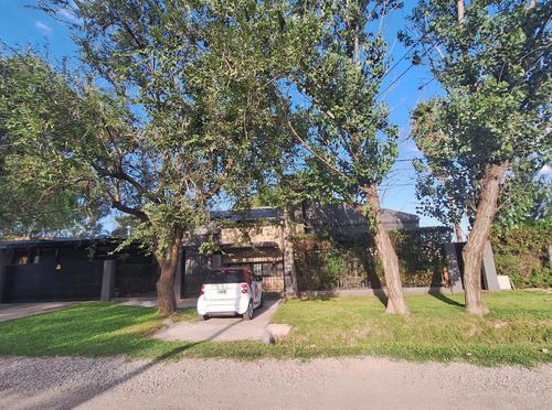 Casa Uso Comercial 900 M² Frente A Barrio Vida - Av Illia Y Ñandubay - Funes | Venta