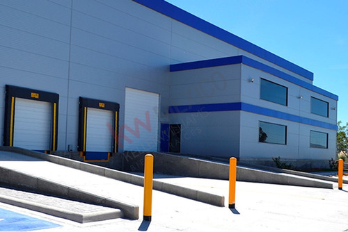 Renta De Nave Industrial De 1,320 M² Con Oficinas, A 3.7 Kms De La Carr. 57 Sobre La Carretera A...
