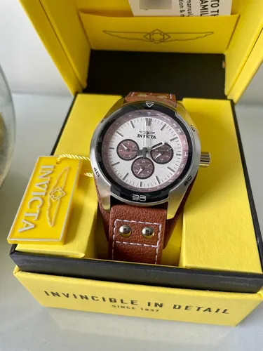 Reloj invicta con correa de cuero hotsell