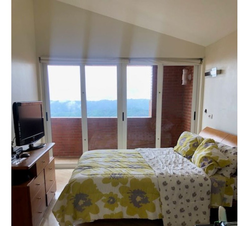 Se Vende Hermosa Villa-300m²-5h+4.5b+5p+1m-urb.cerrada-loma Linda-eg