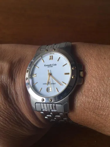 Kenneth cole es buena marca sale