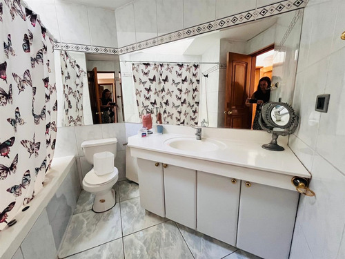 Casa En Venta De 8 Dorm. En Las Condes