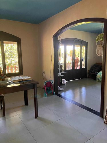 Vende Se Uma Propriedade Com Porteira Fechada