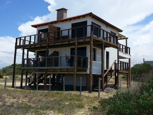 Imagen 2 de 14 de Casa Frente Al Mar Punta Rubia