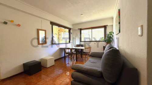 Venta De Departamento Dos Ambientes A 200 Metros De Plaza Colón, Mar Del Plata.