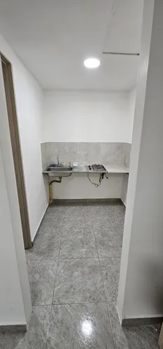 Amplio Local- Apto En Segundo Piso, Alfaguara.