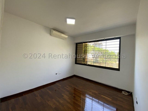 Espectacular Apartamento Con Bella Vista Panorámica En La Tahona. #25-15992