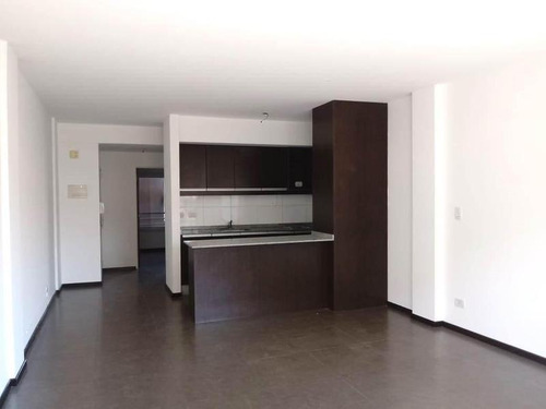 Imagen 3 de 13 de Manzanares 3900 / 2 Amb Al Frente C/balcon En Venta / Saavedra