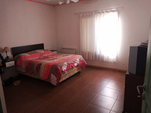 Casa Quinta En Venta Con Gran Terreno En Suipacha, Provincia De Buenos Aires