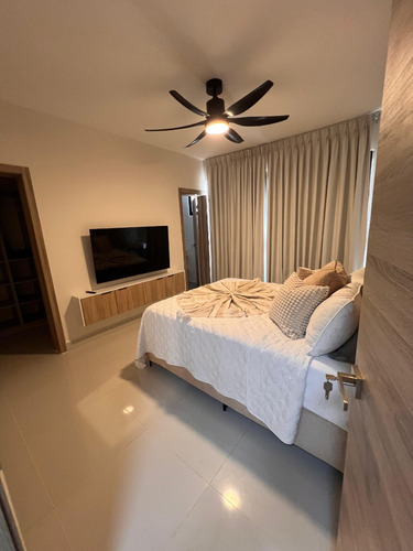 ¡oportunidad Única! Amplio Apartamento De 4 Habitaciones Con Amenidades Premium
