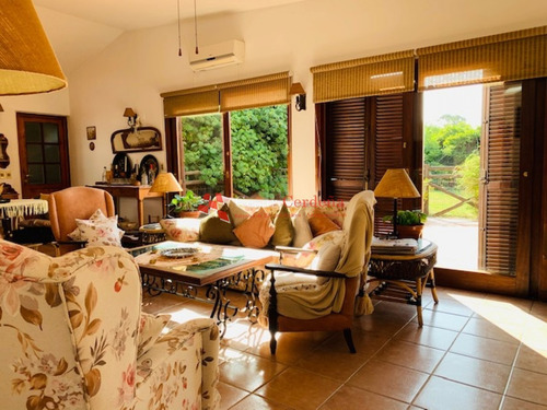 Importante Residencia A Metros Del Mar- Ref: 1435