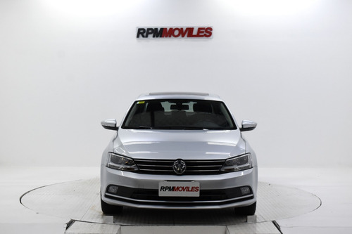 Imagen 2 de 13 de Volkswagen Vento Luxury 2.5 Manual 2015 Rpm Moviles