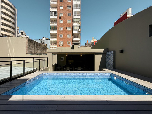 Departamento De 2 Dormitorios A Estrenar Con Cochera, Patio Y Amenities