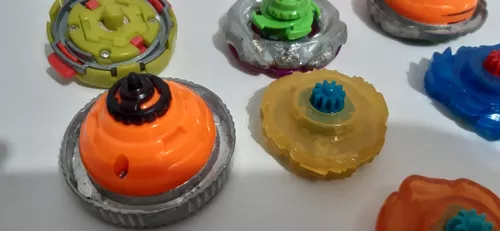 BRINQUEDO - Lote de 3 peões Beyblade com lançadores. Ma