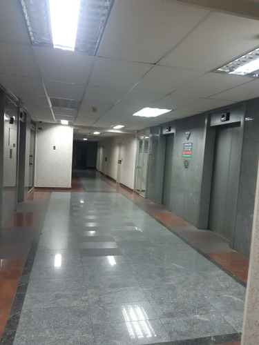 Imagen 4 de 14 de Oficina El Rosal 3 Oficina Y Espacio Amplio Para Staff
