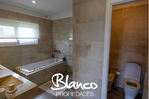 Casa En Venta En La Lomada, Pilar - Desarrollada En Tres Plantas!