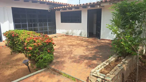 Casa Urb. Costa Azul Qc