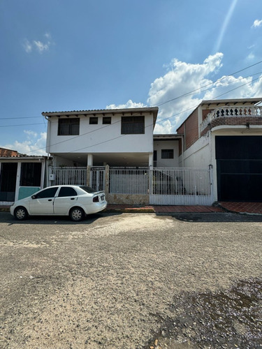 Venta Casa  Avenida Rotaria Los Criollitos Jc