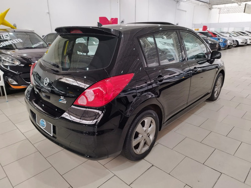 Nissan Tiida 1.8 Sl Flex 5p