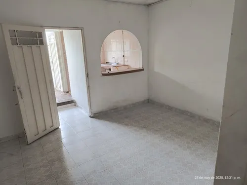 Casa Rentable Con 2 Apartamentos Y Un Local
