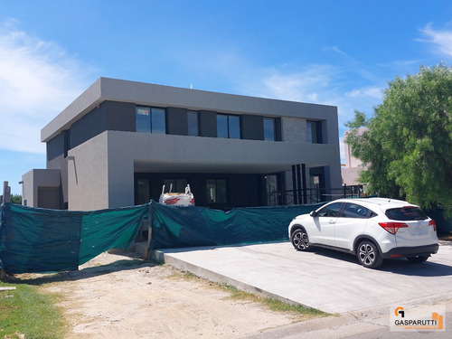 Casa En Venta En San Matías! Lote Al Lago, 6 Ambientes Con Pileta!